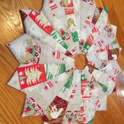 Christmas Tree Skirt, Table Top Mini Small Quilted Sleigh, Dove, Presents, Gold - thumbnail 2