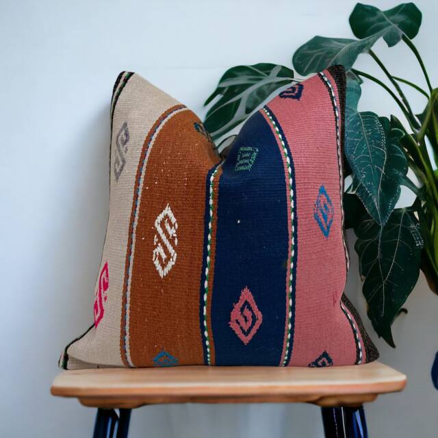 Kilim Pillow Cover 20x20 Inches/50x50 cm - image 1