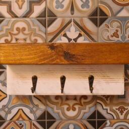 Rustic White Wall Key Holder With Shelf, Wash Distressed, Hallway Organiser, Key Hooks, Tidy, Rack, Entryway, Keyholder, Gift - thumbnail 2