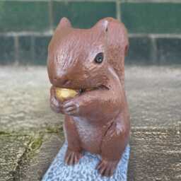 Stone Squirrel With Nut Statue Concrete Sculpture Cement Wildlife Figurine Outdoor Ornament Woodland Decoration Gift - thumbnail 2