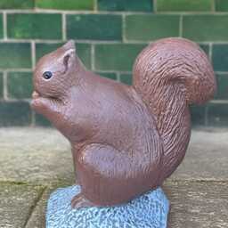 Stone Squirrel With Nut Statue Concrete Sculpture Cement Wildlife Figurine Outdoor Ornament Woodland Decoration Gift - thumbnail 3