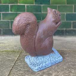 Stone Squirrel With Nut Statue Concrete Sculpture Cement Wildlife Figurine Outdoor Ornament Woodland Decoration Gift - thumbnail 4