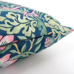 "Double Sided 18'' Strawberry Thief Pillow Cover. Design William Morris, 100% Cotton. For Cushion Size 45x45 cm - 18""x18" - thumbnail 3