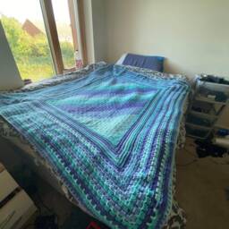 Corner To Corner Bernat Pop Blanket - thumbnail 2