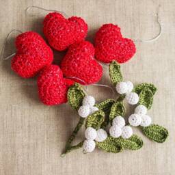Crochet Christmas Ornaments Mistletoe & Heart Set - thumbnail 4