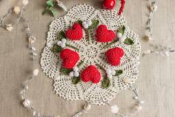 Crochet Christmas Ornaments Mistletoe & Heart Set - thumbnail 1