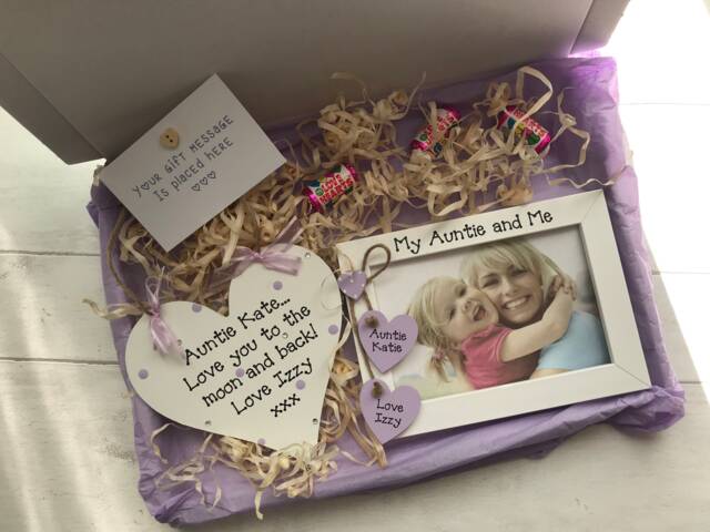 Personalised My Auntie & Me Photo Frame Wooden Plaque Gift Hamper Set Keepsake Letterbox - image 1