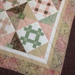 Lap Quilt Throw Soft Pink & Green - thumbnail 2
