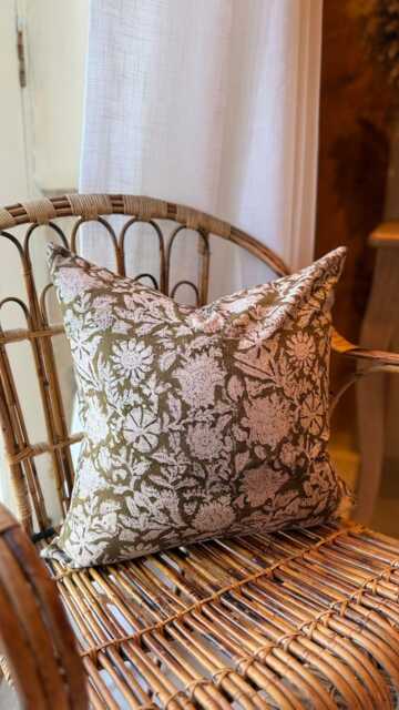 Floral Print Cotton Cushion With Feather Insert Green Farmhouse & Country Style - 45x45cm - image 1