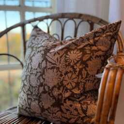 Floral Print Cotton Cushion With Feather Insert Green Farmhouse & Country Style - 45x45cm - thumbnail 2