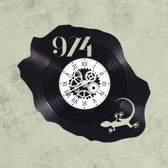 33 Rpm Vinyl Record Clock With Reunion Island Theme - image 1
