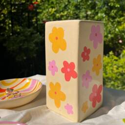 Retro Flower Hand Painted Ceramic Vase, Pink & Orange Daisys, Seamless Pattern, Bud 60S 70S Pottery Home Decor - thumbnail 2