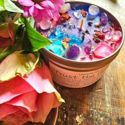Trust The Universe Rose Quartz, Amethyst Crystal Candle, Floral Citrus Scented Soy Wax - Spiritual Gift - thumbnail 2