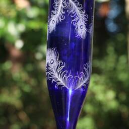 New Etched Peacock Feather Recycled Wine Bottle Hummingbird Or Bird Feeder - thumbnail 3