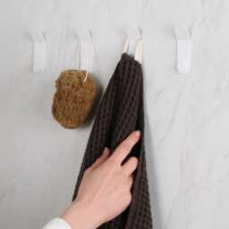 Minimalist White Metal Wall Hook - Modern Towel For Bathroom, Kitchen & Entryway Tesu - thumbnail 2