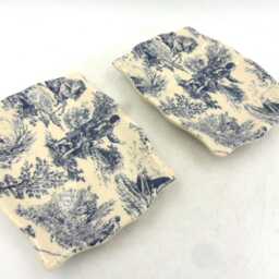 A Pair Of Soap Dishes in Blue Toile Design - thumbnail 2