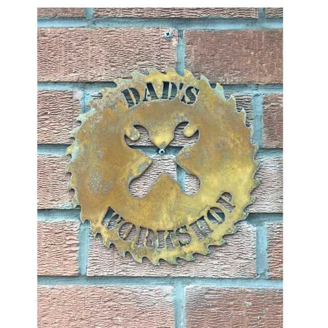 Rustic Dad's Workshop Saw Blade Man Cave Wall Decor - 20cm - image 1