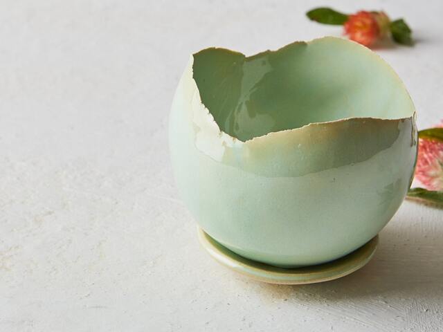 x-Large Green Ceramic Planter, Vase For Flowers, Home Decoration With A Drainage Hole & Saucer - image 1