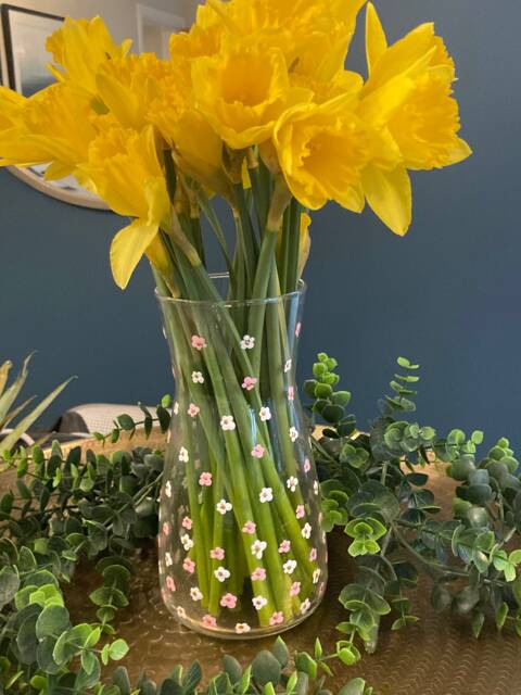 Hand Painted Pink & White Daisy Flowers Glass Vase. Decorated Floral Gift For Mum/Nan.mother's Day - image 1