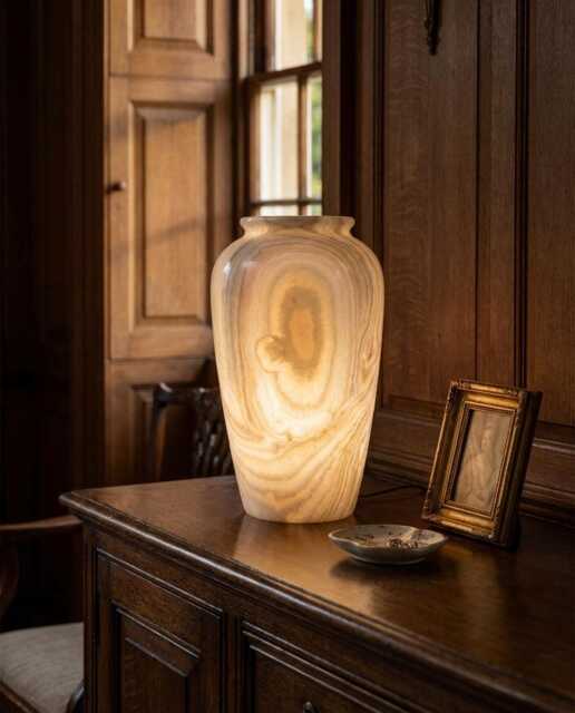 Large Egyptian Alabaster Table Lamp - Hand-Carved Natural Stone - 39 ?? 23.5 cm - image 1