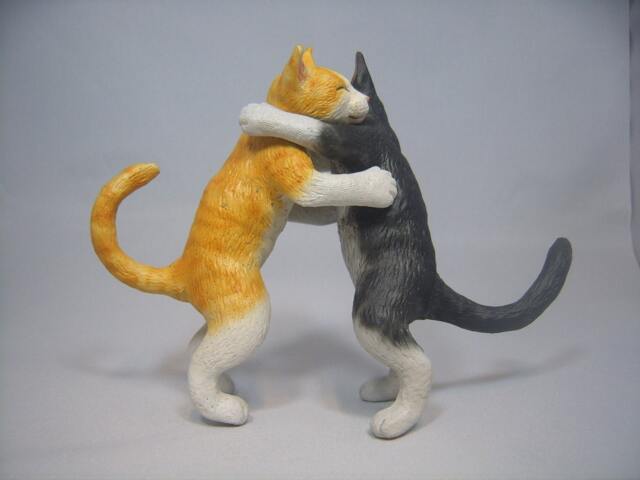Cats Hugging(Cat Figurine Personalized Pet Portrait - image 1