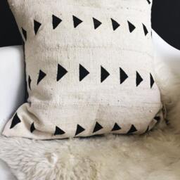 Meroe White Mud Cloth/ African Mudcloth Pillow Covers - Various Sizes - thumbnail 2