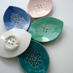 13 X 9 cm Oval Ceramic Soap Dish With Drainage Holes - thumbnail 3