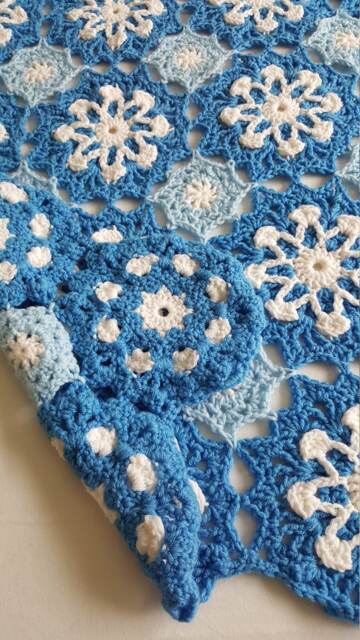 Blue & White Winter Snowflake Blanket - image 1