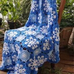 Blue & White Winter Snowflake Blanket - thumbnail 2