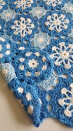 Blue & White Winter Snowflake Blanket