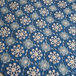 Blue & White Winter Snowflake Blanket - thumbnail 4
