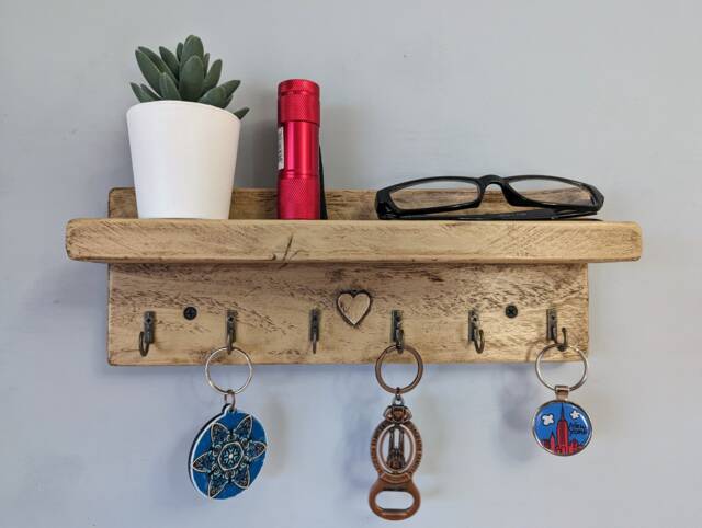 Cottage Key Holder With Six Hooks For Hallway/Entranceway Kitchen - Antique Pine - 0101 - image 1