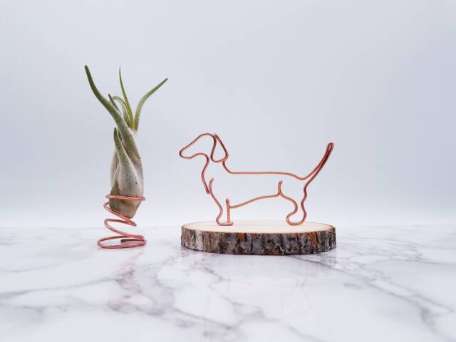 Wire Dachshund Sculpture, Personalized Dog Art, Desk Decor - image 1