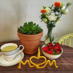 Mom Candle - Mother's Day Gift -Pure Beeswax Mom Is in Your Heart Cake Topper - thumbnail 4