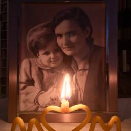 Mom Candle - Mother's Day Gift -Pure Beeswax Mom Is in Your Heart Cake Topper - thumbnail 3