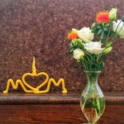 Mom Candle - Mother's Day Gift -Pure Beeswax Mom Is in Your Heart Cake Topper - thumbnail 2