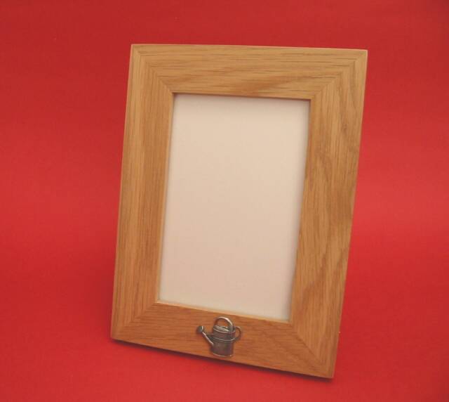 "Watering Can Design Real Oak Picture Frame 6"" X 4" - image 1