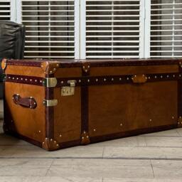 English Handmade Luxury Leather Coffee Table Trunk - Hand Dyed - thumbnail 2