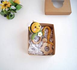Crochet Bee Baby Gift Set, Bee Shower Box, Gender Neutral