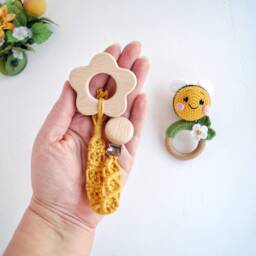 Crochet Bee Baby Gift Set, Bee Shower Box, Gender Neutral - thumbnail 4
