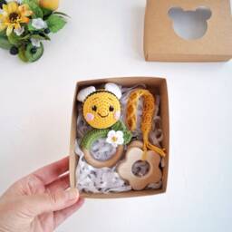 Crochet Bee Baby Gift Set, Bee Shower Box, Gender Neutral - thumbnail 2