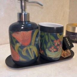 William Morris Golden Lily 3 Piece Set - Bathroom Ceramic Soap Dispenser, Toothbrush Holder & Black Metal Tray - thumbnail 2