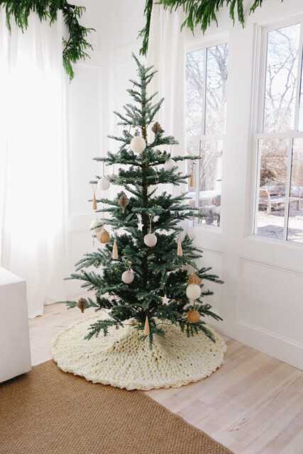 Chunky Knit Christmas Tree Skirt - White Cable Knit, Holiday Decor - image 1