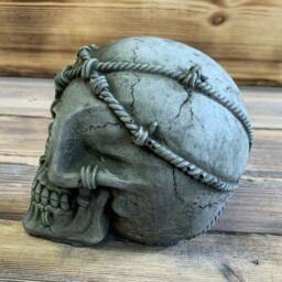 Stone Garden Barbed Wire Skull Gothic Human Head Ornament Statue - thumbnail 2