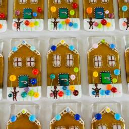 Fused Glass Gingerbread House Decoration - Christmas Decoration, Cornish - thumbnail 3