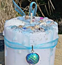 Mermaid Splash Candle, Sea Foam Pendant Charm Beach Sandalwood Scent - thumbnail 2