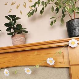 Hand Crochet Daisy Garland, Summer Home Decor, Nursery Decoration - thumbnail 2