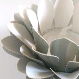 Paper Lotus Lantern -Metallic Pale Green - thumbnail 2
