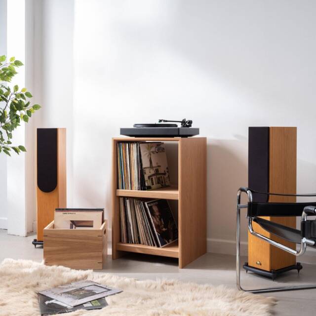 Handcrafted Solid Oak Hifi Cabinet - Adjustable Shelves For Turntable, Amplifier & Vinyl Storage - image 1