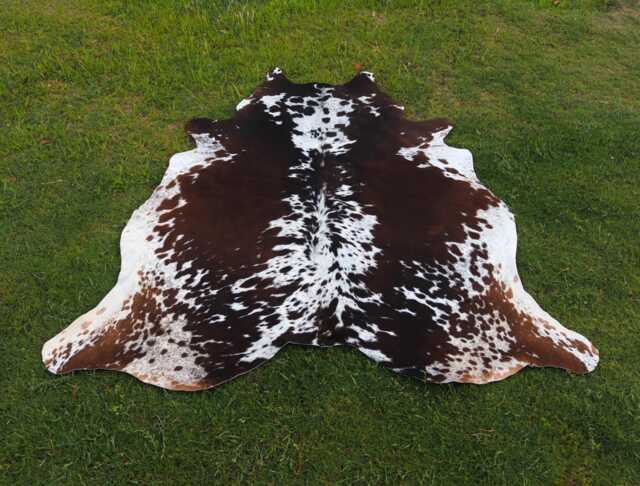 Brown & White Tricolor Cowhide Rug, Luxury Skin Hair On Brindle Area Large Real Cow Rug For Home Decor - image 1